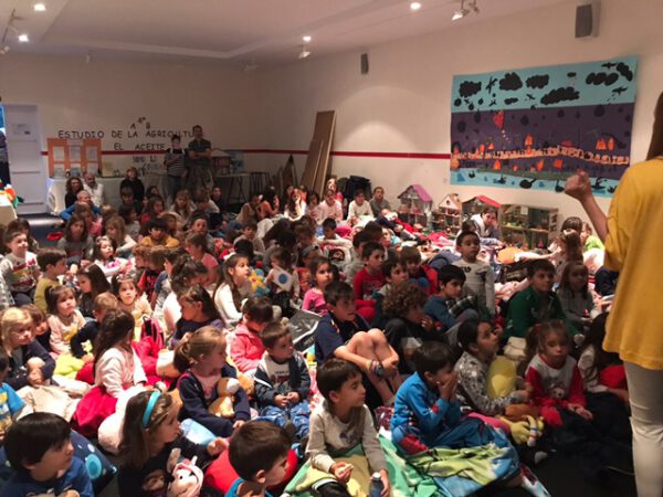 NOCHE DE LOS CUENTOS